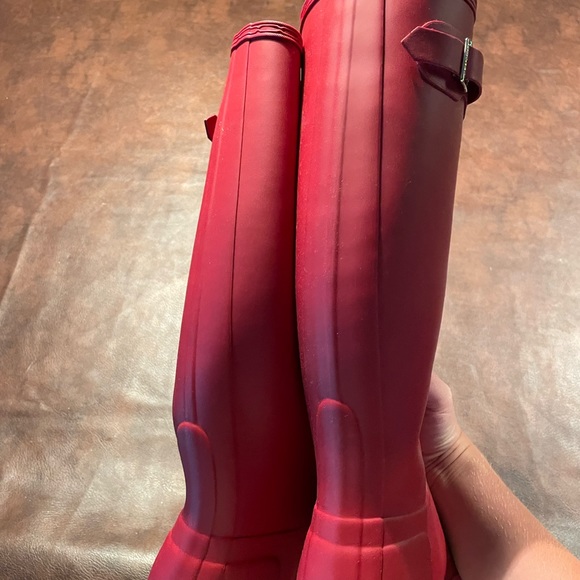 Red tall hunter boots - Picture 2 of 3